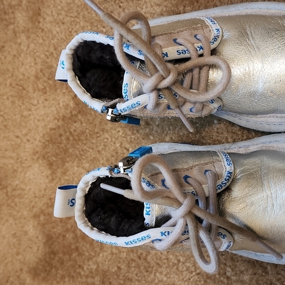 UGG Kids Kisses Neumel Zipper Boots - Picture 5 of 12